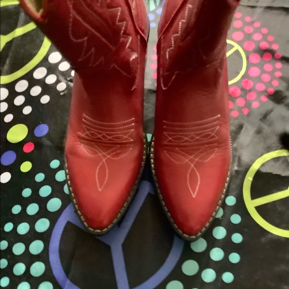 Girls boots used normal wear and scuffs - Picture 6 of 9